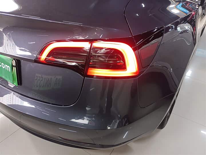 Фото 8 - Tesla Model 3