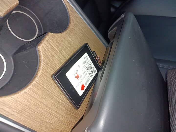 Фото 9 - Tesla Model 3