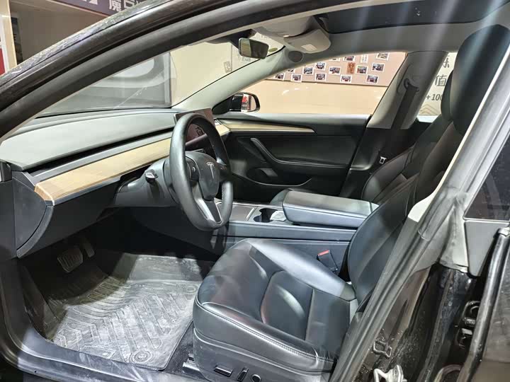 Фото 2 - Tesla Model 3