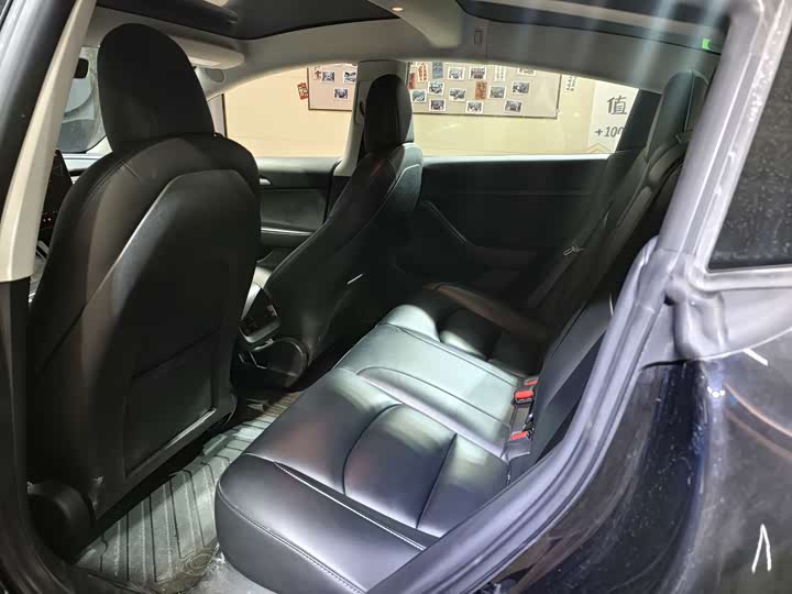 Фото 3 - Tesla Model 3