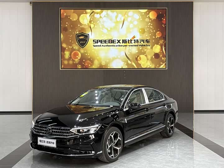 Фото 1 - Volkswagen Magotan