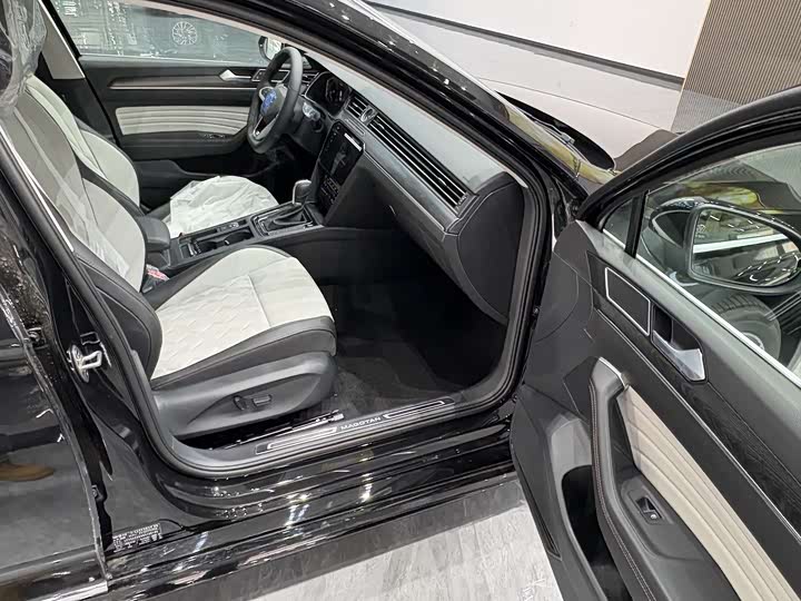 Фото 2 - Volkswagen Magotan