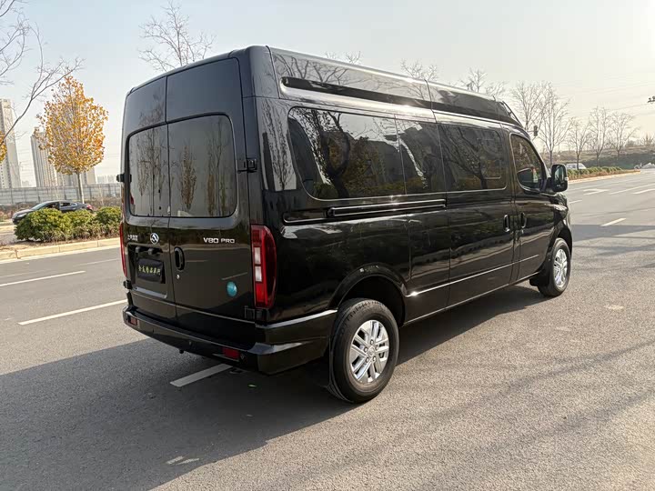 Фото 3 - Maxus V80