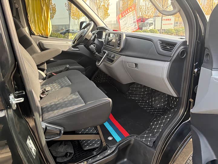 Фото 6 - Maxus V80