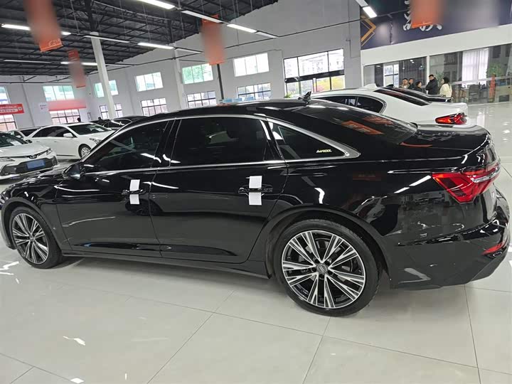 Фото 5 - Audi A6L