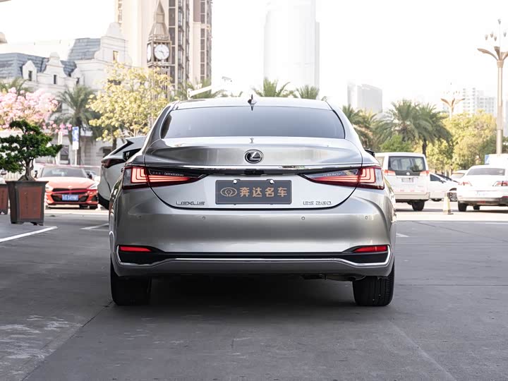 Фото 5 - Lexus ES