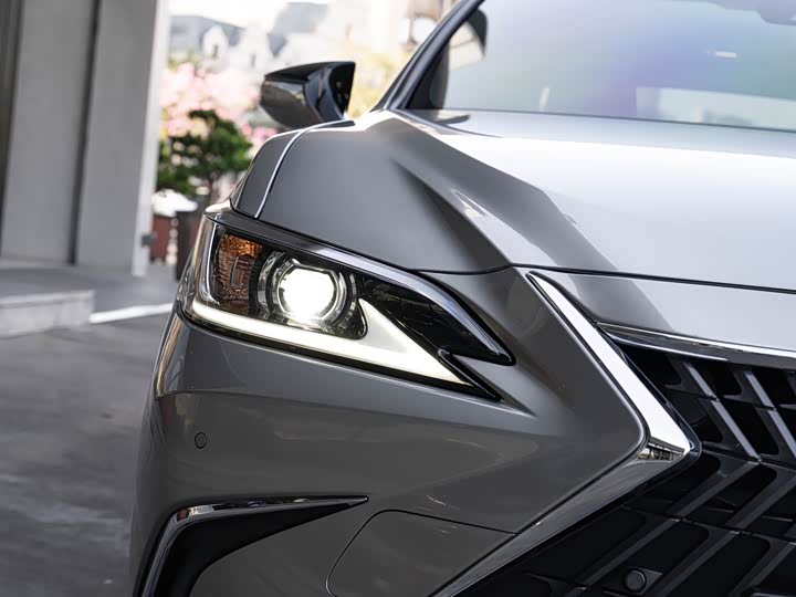 Фото 6 - Lexus ES