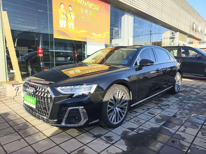 Фото 1 - Audi A8