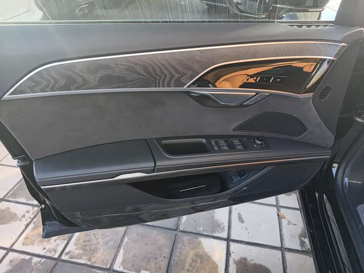 Фото 4 - Audi A8