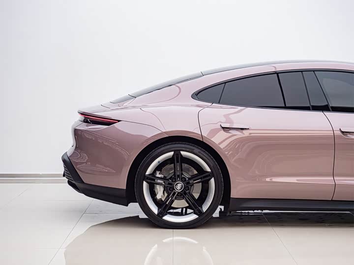 Фото 8 - Porsche Taycan