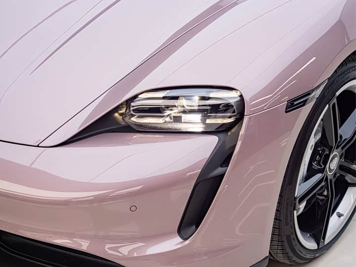 Фото 9 - Porsche Taycan