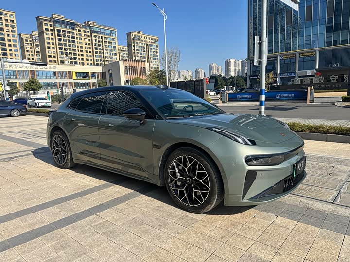 Фото 2 - Zeekr 001