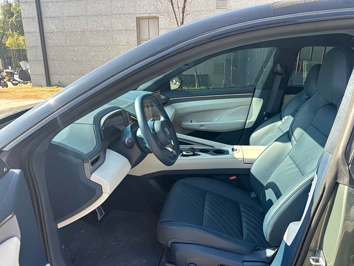 Фото 4 - Zeekr 001