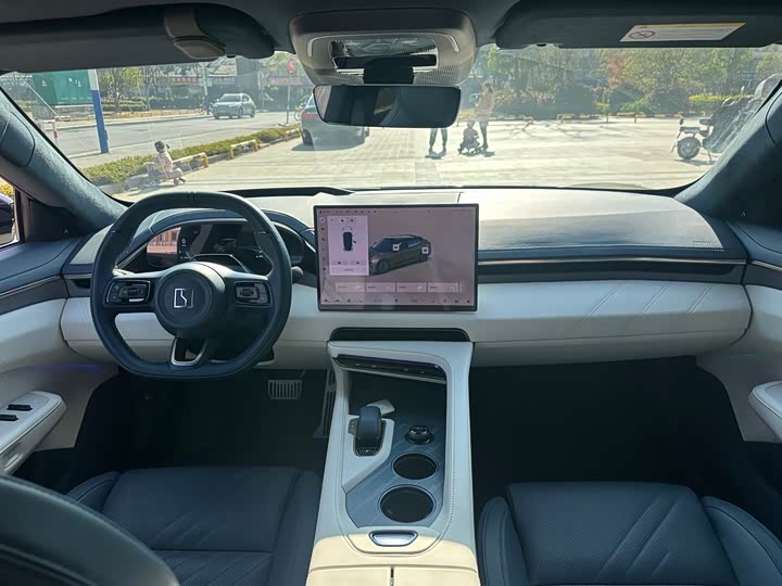 Фото 7 - Zeekr 001