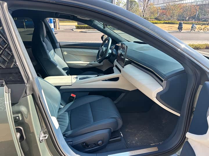 Фото 9 - Zeekr 001