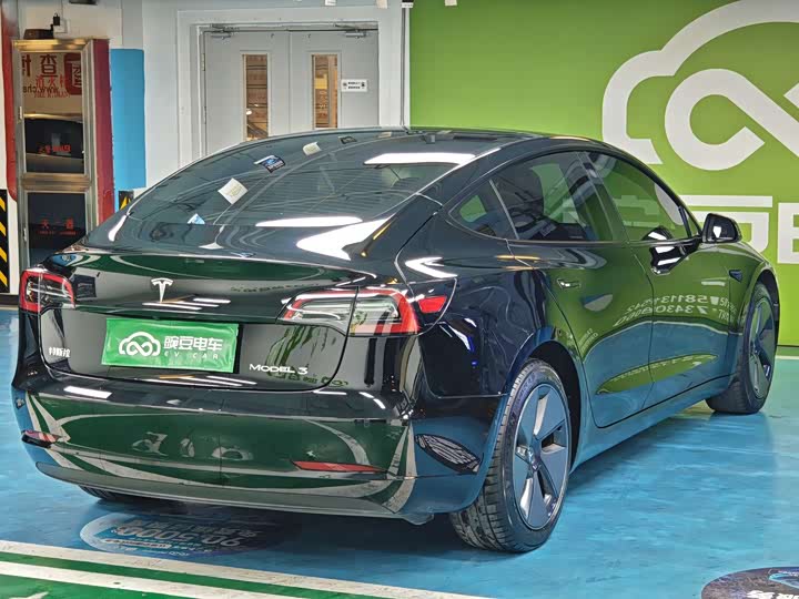 Фото 3 - Tesla Model 3