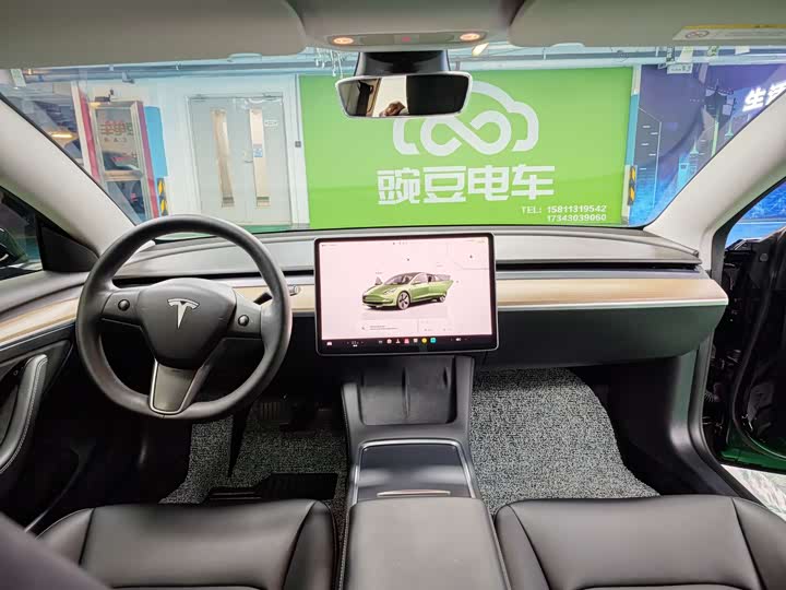 Фото 4 - Tesla Model 3