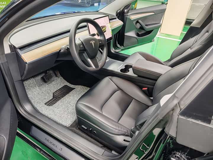 Фото 6 - Tesla Model 3