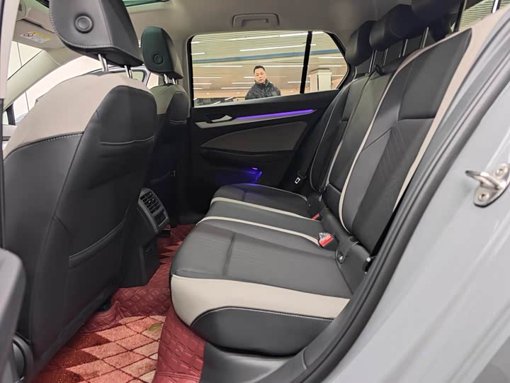 Фото 6 - Volkswagen Golf