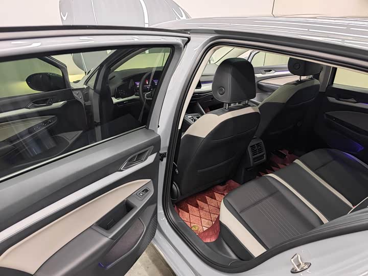 Фото 7 - Volkswagen Golf