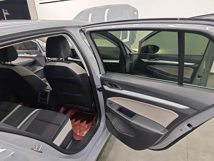 Фото 8 - Volkswagen Golf