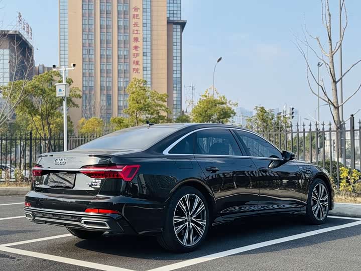 Фото 7 - Audi A6L