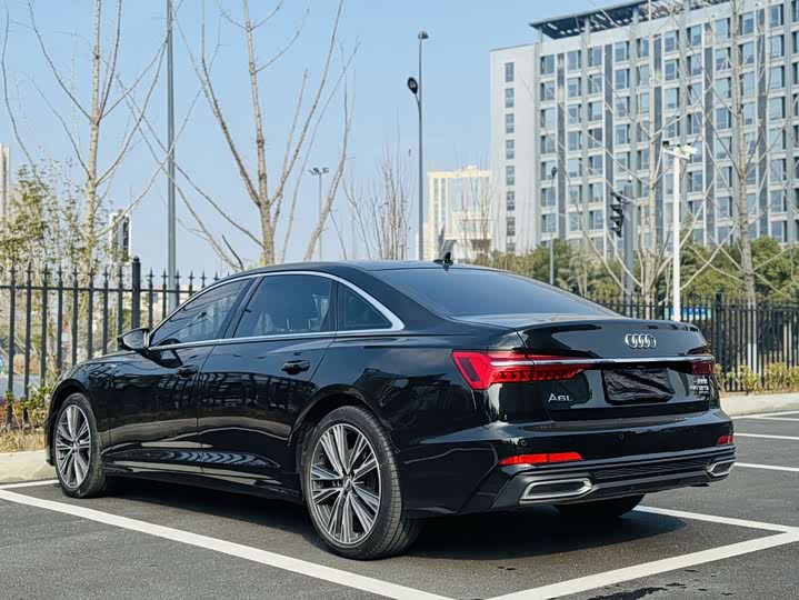 Фото 9 - Audi A6L