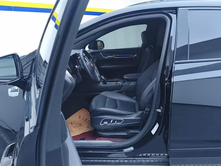 Фото 9 - Cadillac XT5