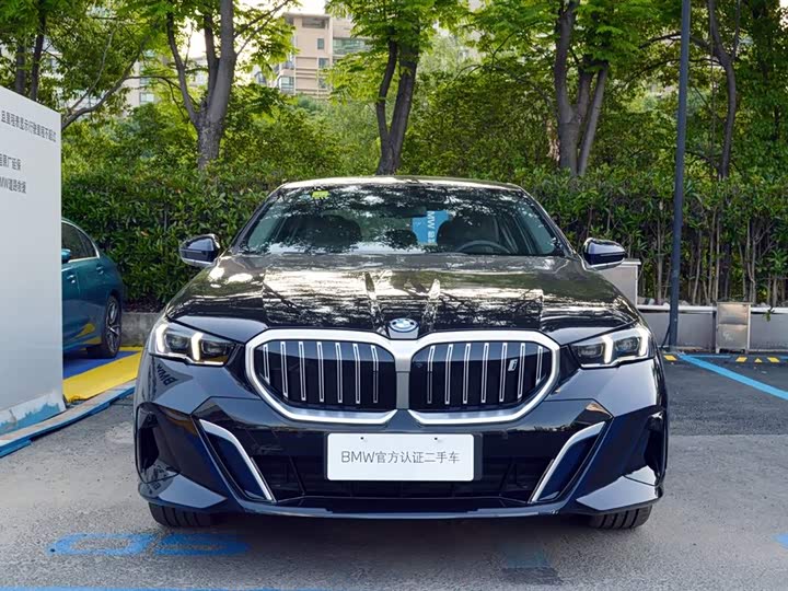 Фото 3 - BMW i5
