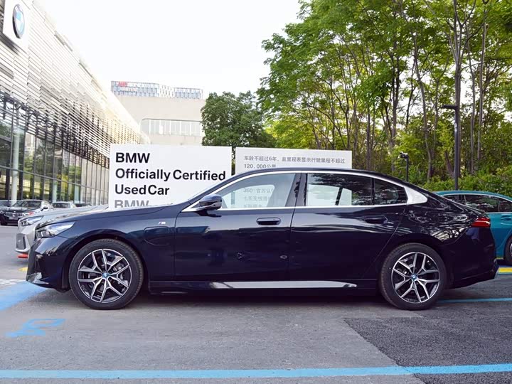 Фото 4 - BMW i5