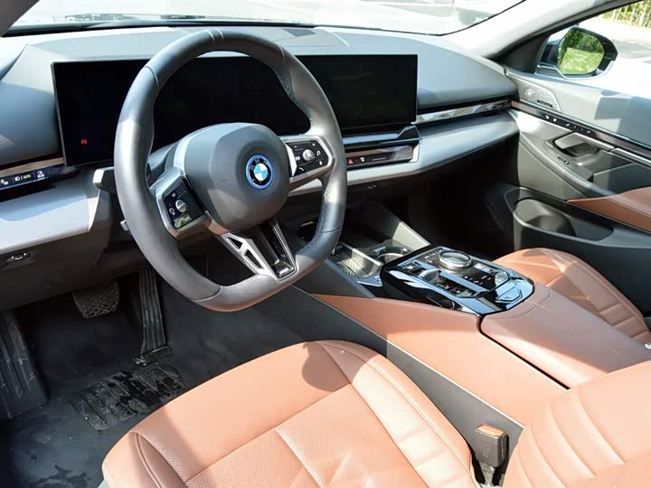 Фото 7 - BMW i5