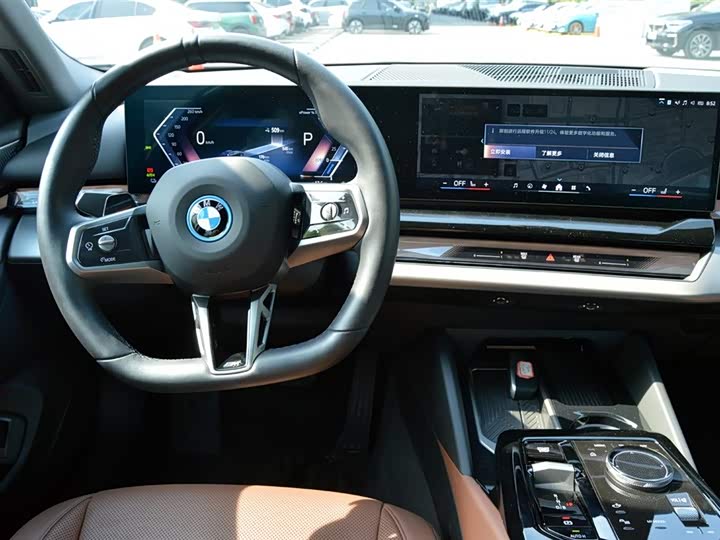 Фото 9 - BMW i5