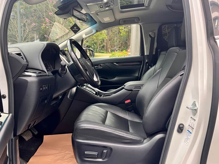 Фото 5 - Toyota Vellfire