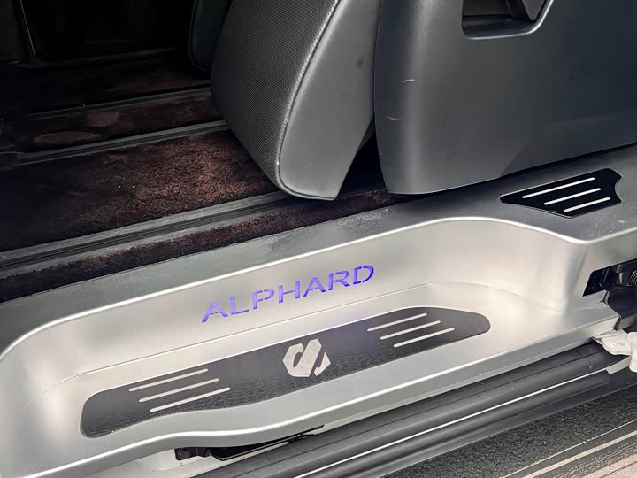 Фото 7 - Toyota Vellfire