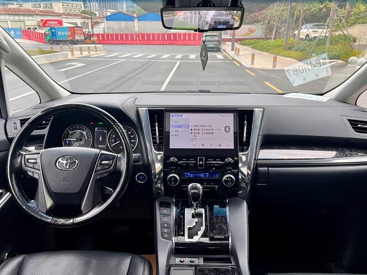 Фото 8 - Toyota Vellfire