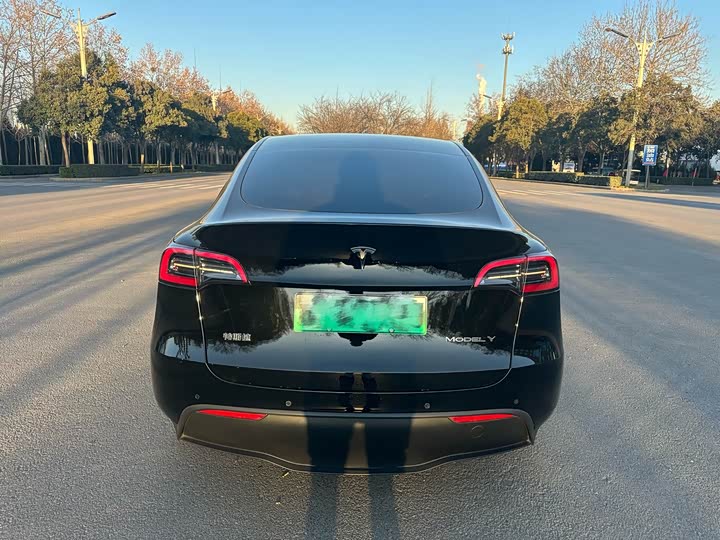 Фото 8 - Tesla Model Y