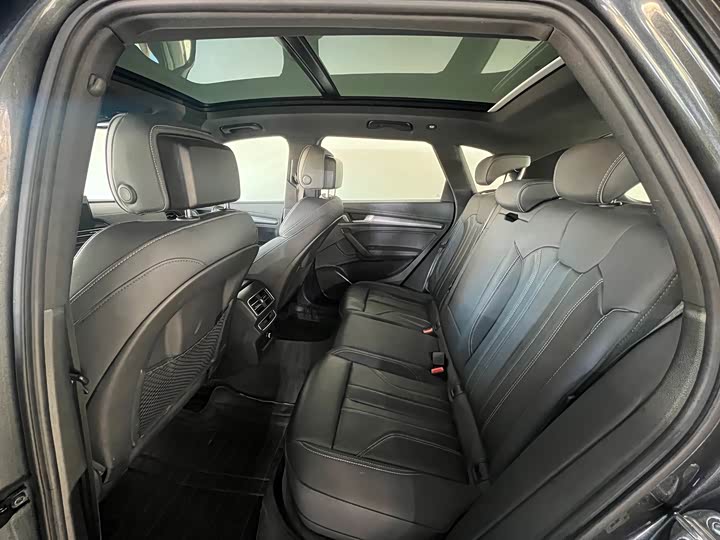 Фото 8 - Audi Q5L