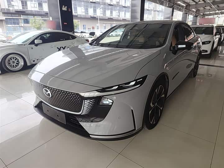 Фото 2 - Mazda EZ-6