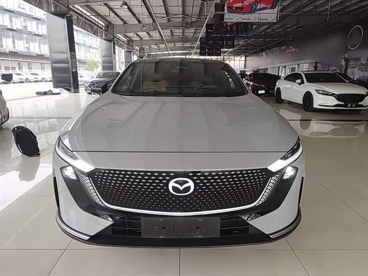 Фото 3 - Mazda EZ-6