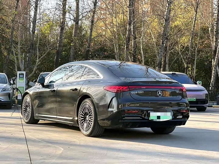 Фото 9 - Mercedes-Benz EQS