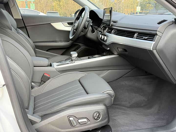 Фото 7 - Audi A4L