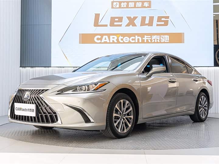 Фото 1 - Lexus ES