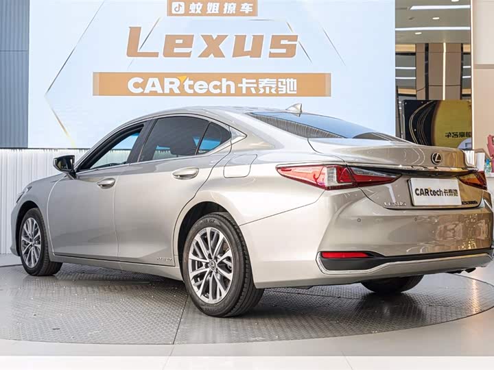 Фото 4 - Lexus ES