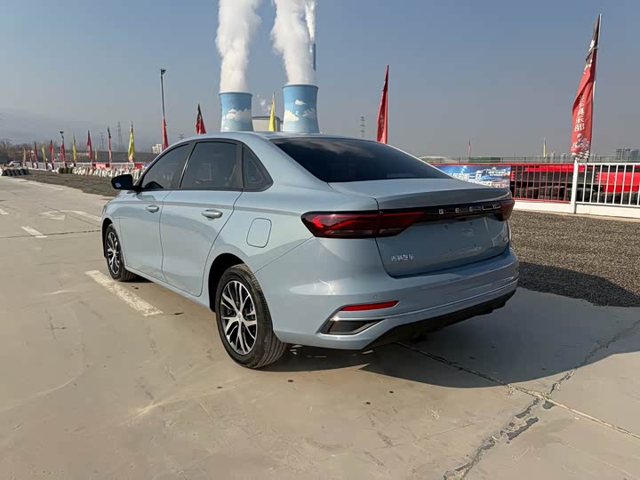 Фото 5 - Geely Emgrand