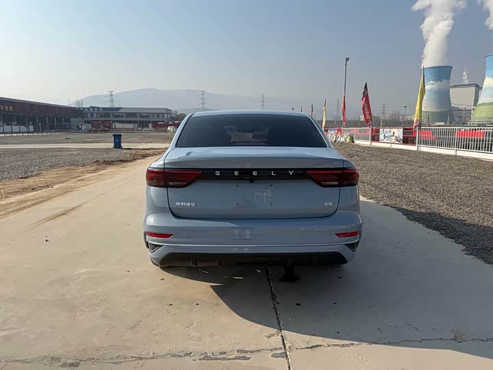 Фото 6 - Geely Emgrand