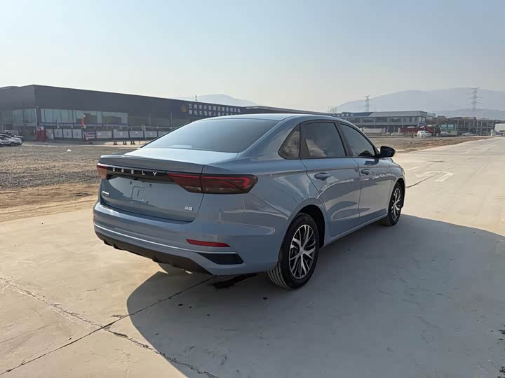 Фото 7 - Geely Emgrand