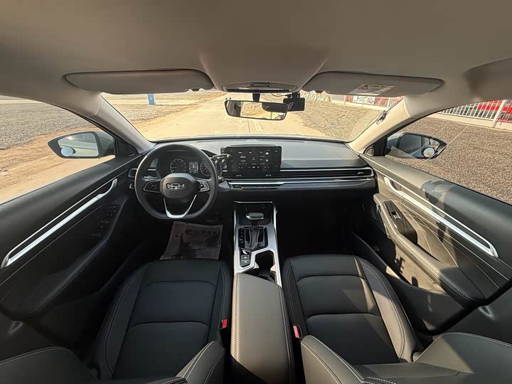 Фото 9 - Geely Emgrand