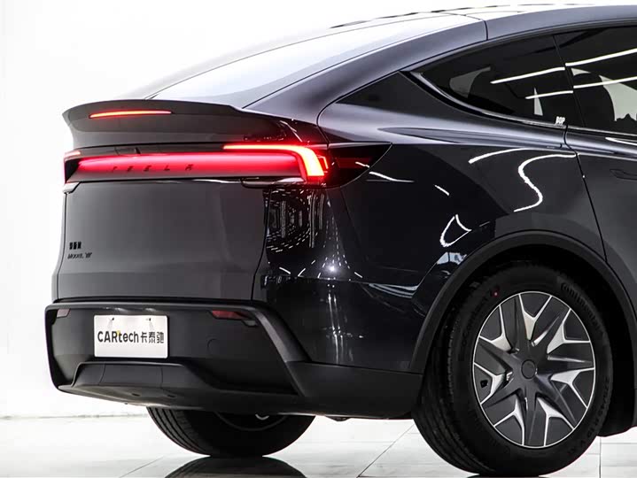 Фото 6 - Tesla Model Y