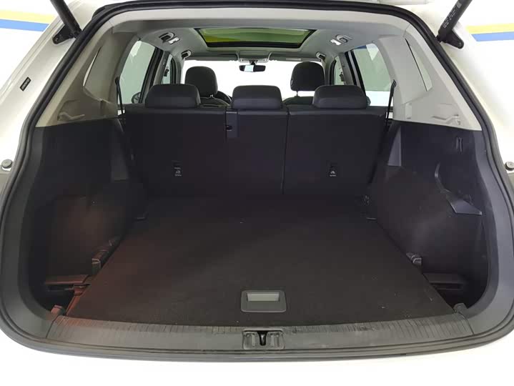 Фото 4 - Volkswagen Tiguan L Pro