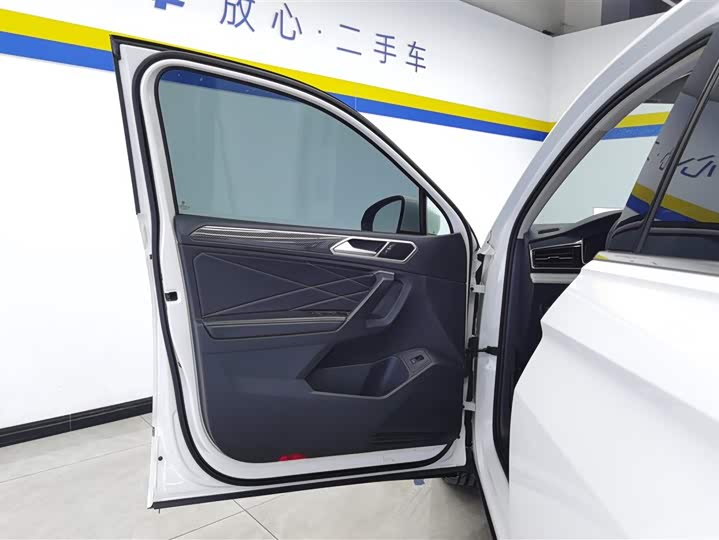 Фото 7 - Volkswagen Tiguan L Pro